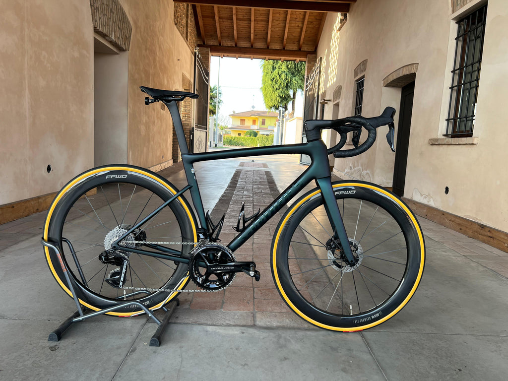 Specialized Tarmac SL8 S-Works 2025: La rivoluzione della bici da strada